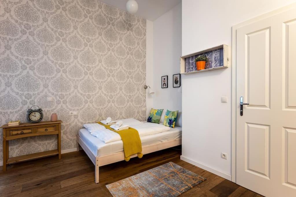 Compact Near Center By Hm Wien